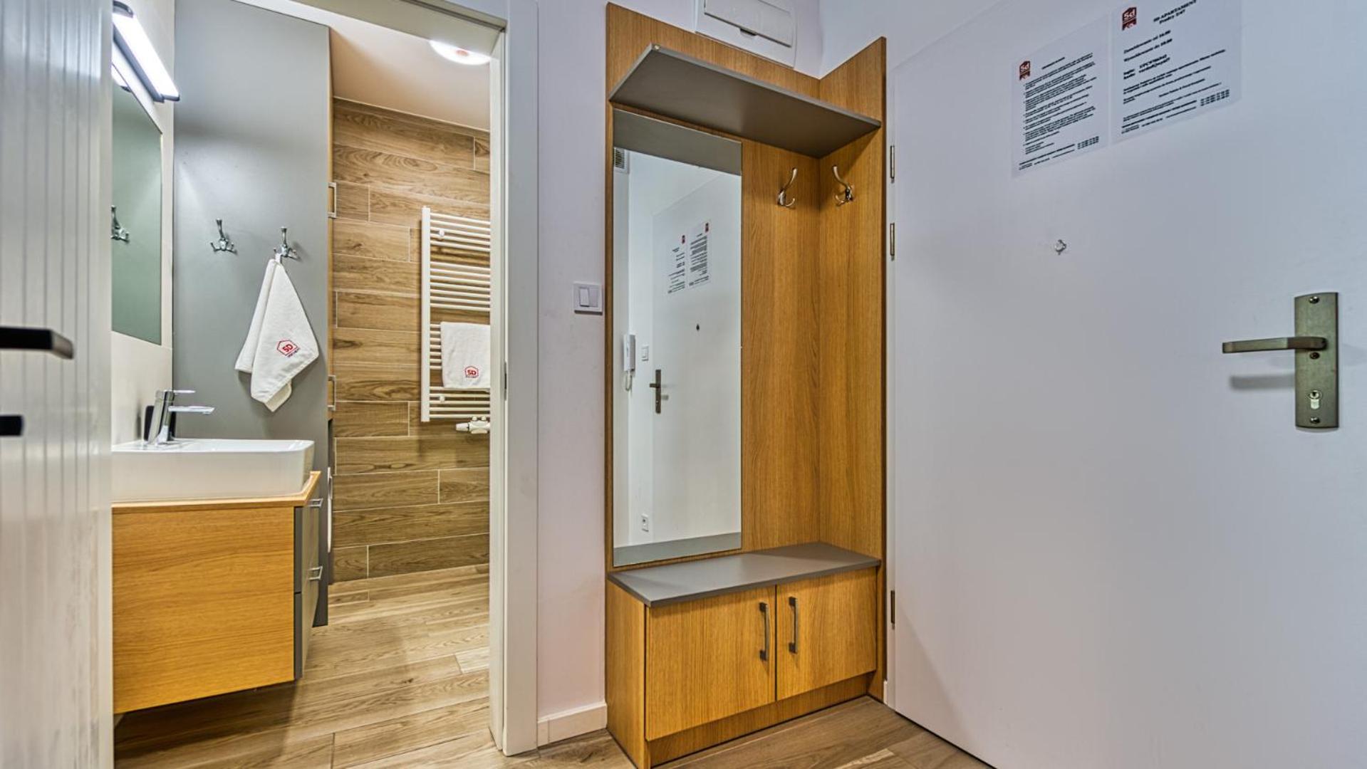 5d Fredry 2/47 Apartment *